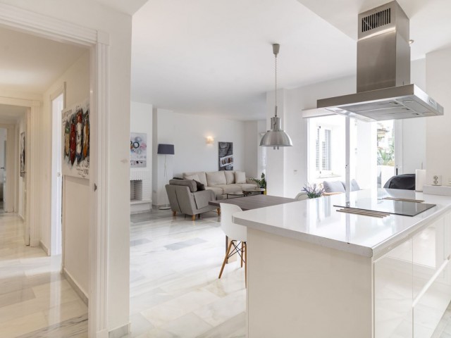 3 Bedrooms Apartment in Nueva Andalucía