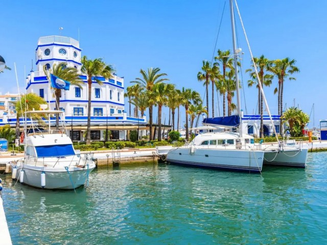 2 Bedrooms Apartment in Estepona