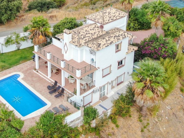 5 Bedrooms Villa in Estepona