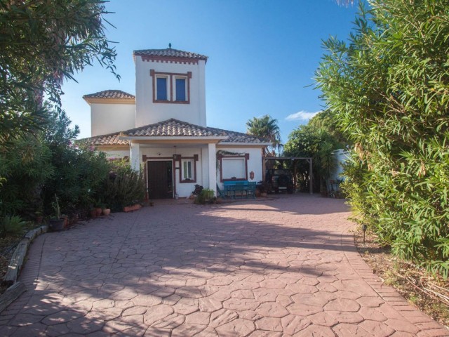 5 Bedrooms Villa in Estepona