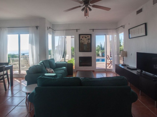 5 Bedrooms Villa in Estepona