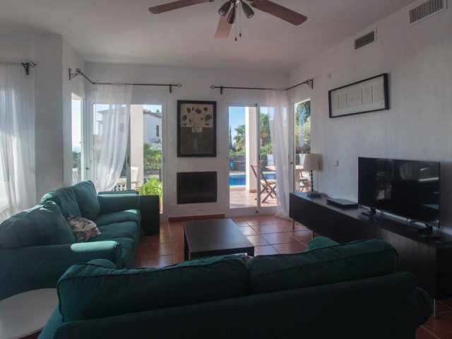 5 Bedrooms Villa in Estepona