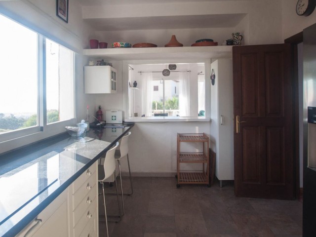 5 Bedrooms Villa in Estepona