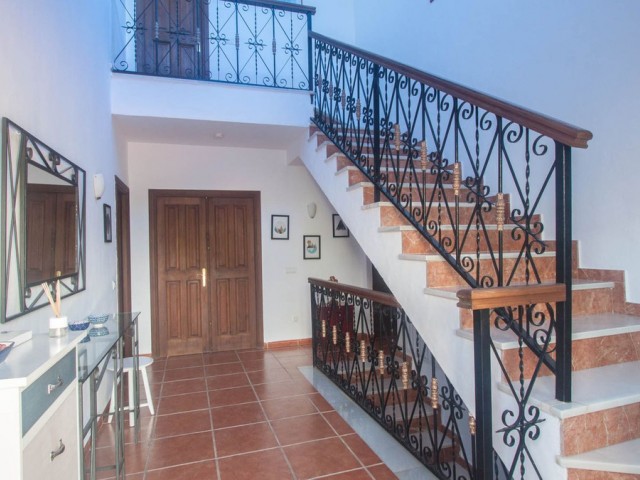 5 Bedrooms Villa in Estepona