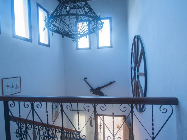 5 Bedrooms Villa in Estepona