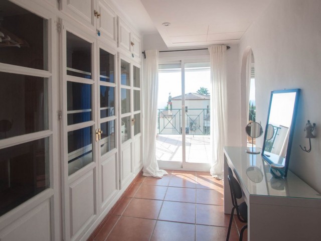 5 Bedrooms Villa in Estepona