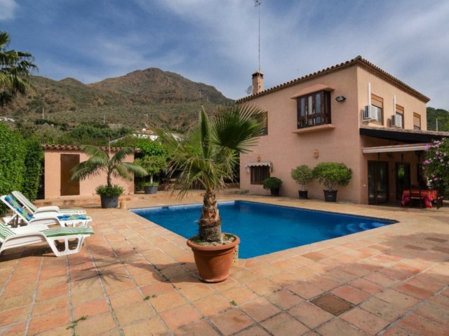 4 Schlafzimmer Villa in Estepona