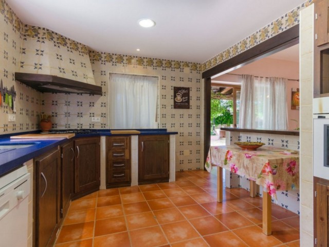 4 Schlafzimmer Villa in Estepona