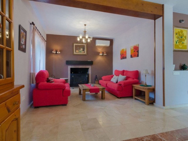4 Schlafzimmer Villa in Estepona