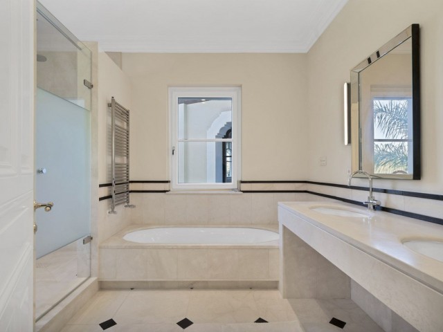 Villa avec 5 Chambres  à Benahavís