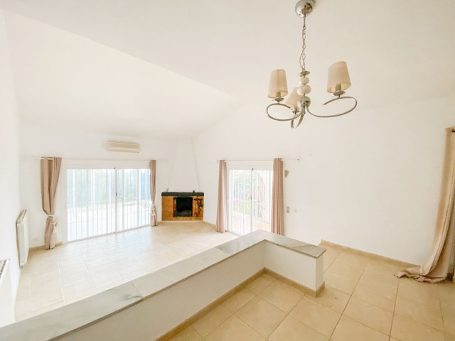 3 Bedrooms Villa in Calahonda
