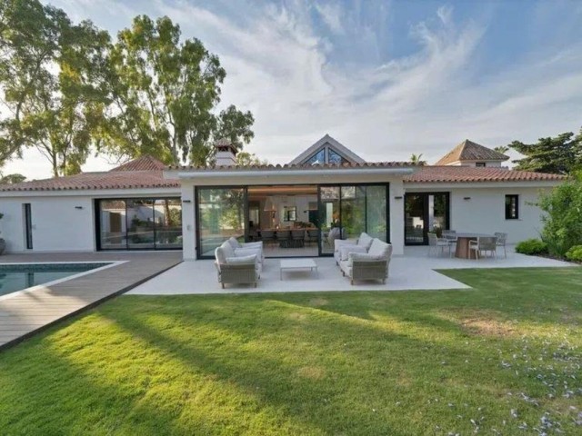 5 Bedrooms Villa in Puerto Banús