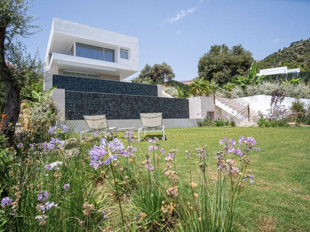 Villa avec 6 Chambres  à Mijas