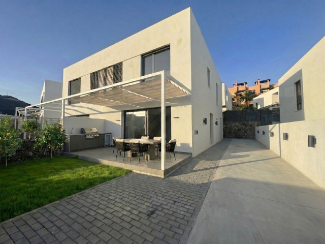 4 Bedrooms Townhouse in Riviera del Sol