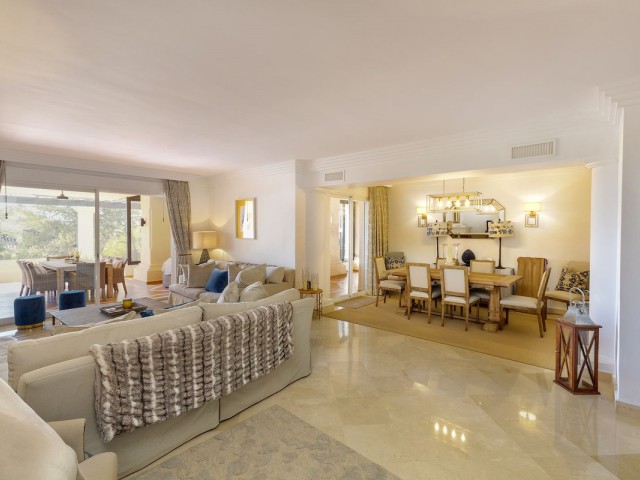 3 Bedrooms Apartment in Nueva Andalucía