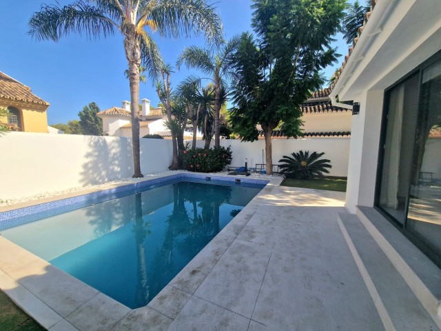 5 Bedrooms Villa in Marbella