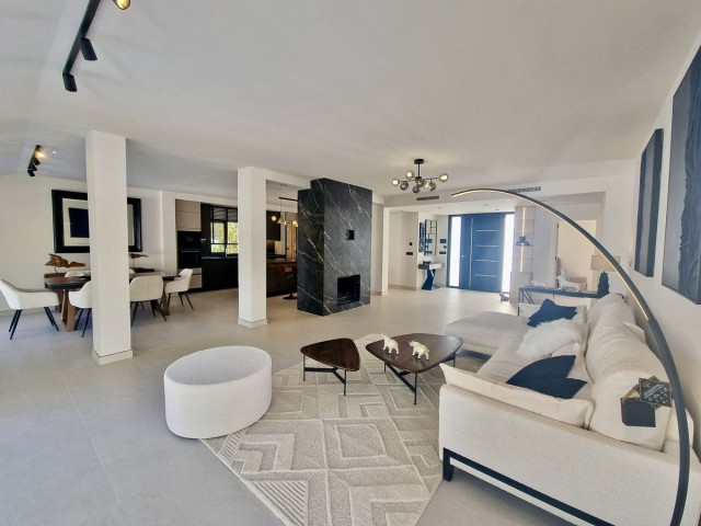 5 Bedrooms Villa in Marbella