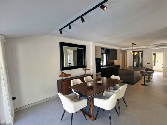 5 Bedrooms Villa in Marbella