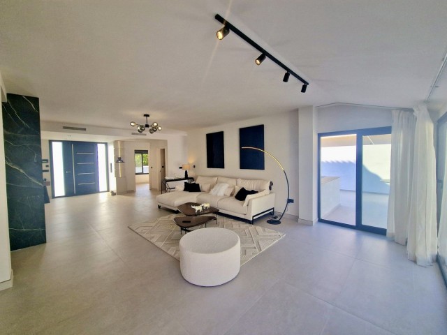 5 Bedrooms Villa in Marbella