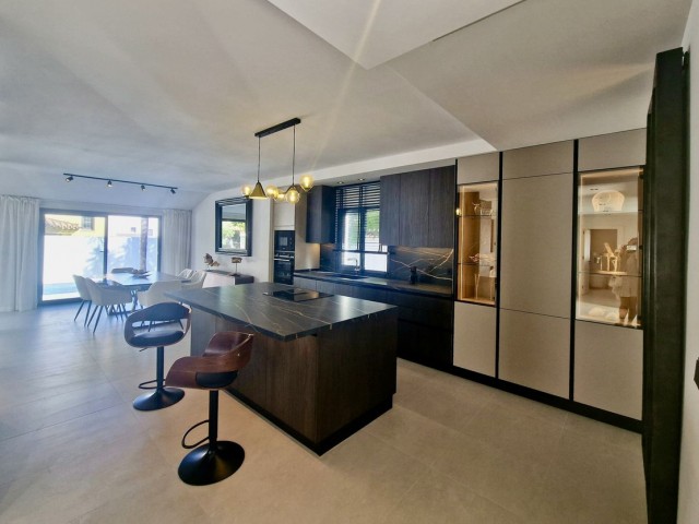 5 Bedrooms Villa in Marbella