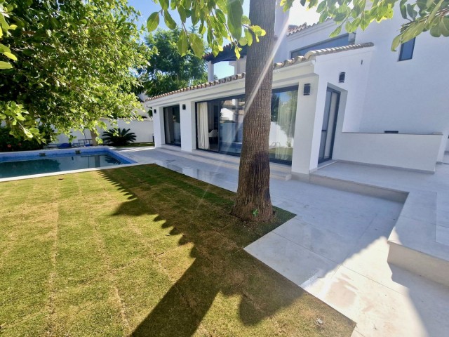 5 Bedrooms Villa in Marbella