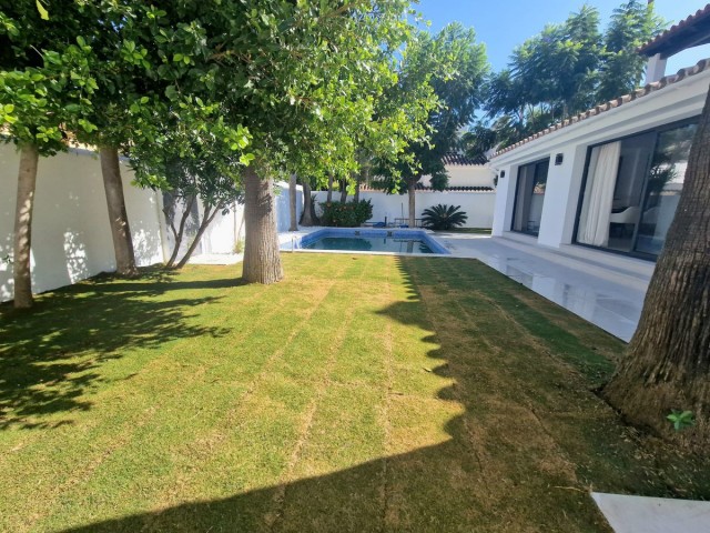5 Bedrooms Villa in Marbella