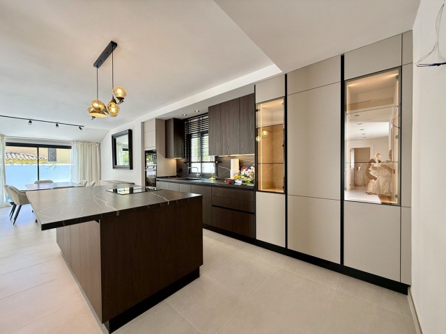 5 Bedrooms Villa in Marbella