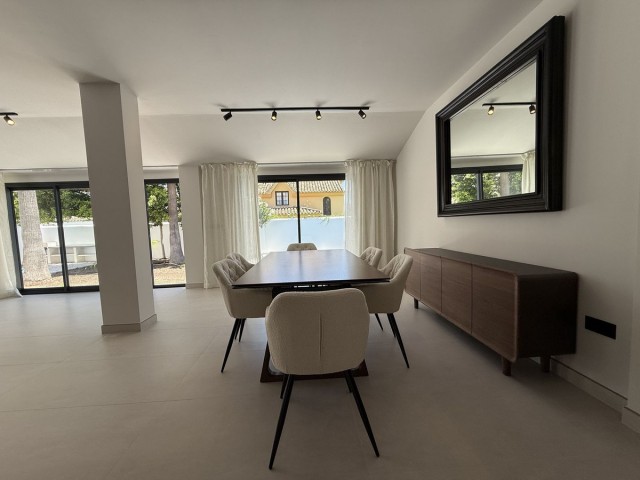 5 Bedrooms Villa in Marbella