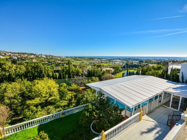 8 Bedrooms Villa in Estepona