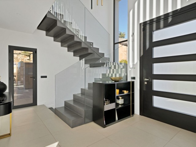 4 Bedrooms Villa in Benahavís