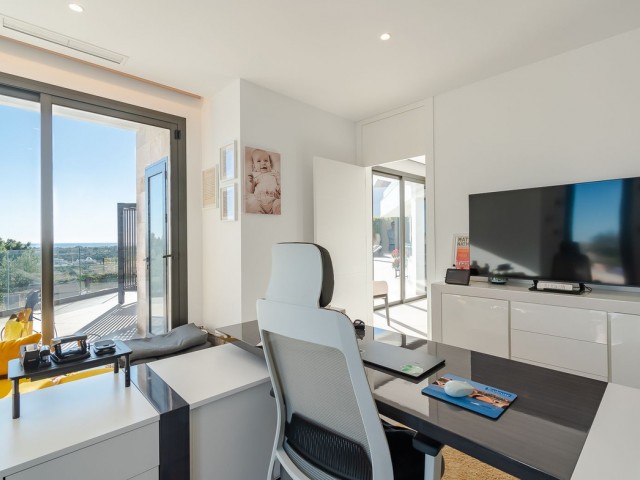 4 Bedrooms Villa in Benahavís