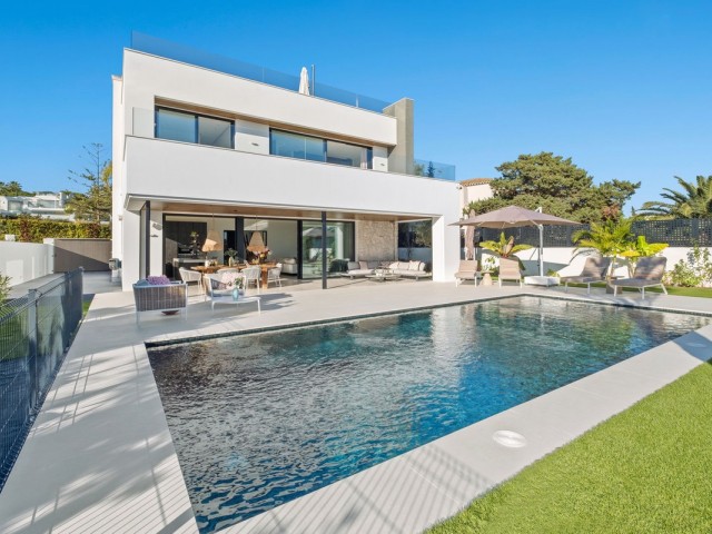 4 Bedrooms Villa in Marbesa