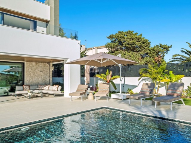 4 Bedrooms Villa in Marbesa