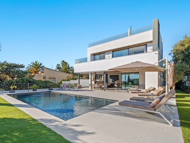 4 Bedrooms Villa in Marbesa