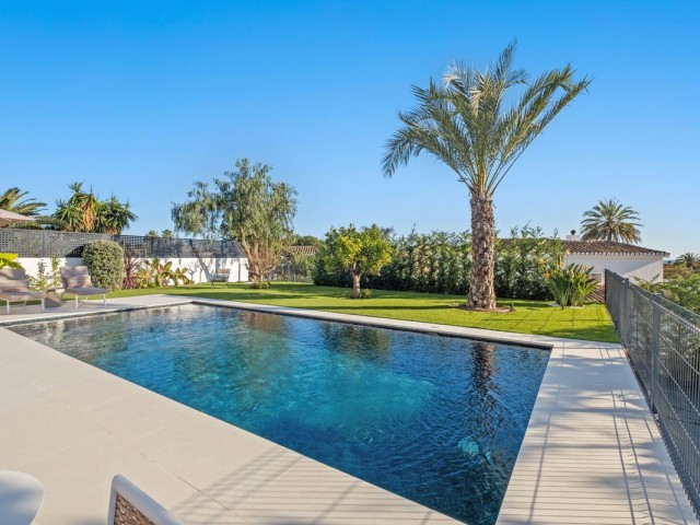 4 Bedrooms Villa in Marbesa