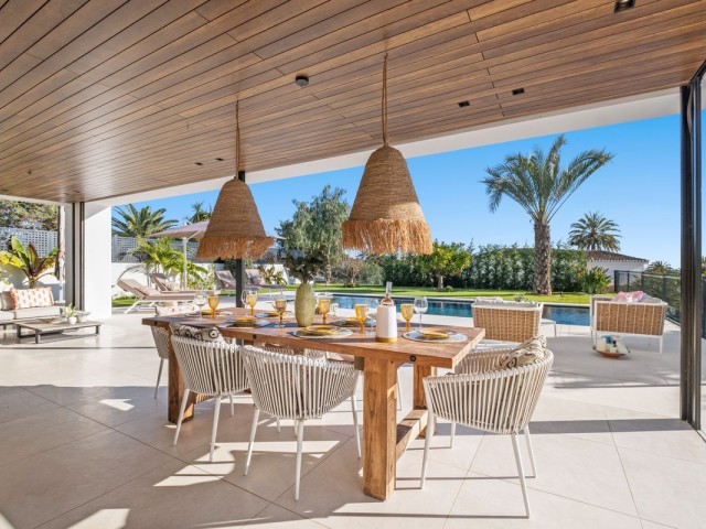 4 Bedrooms Villa in Marbesa