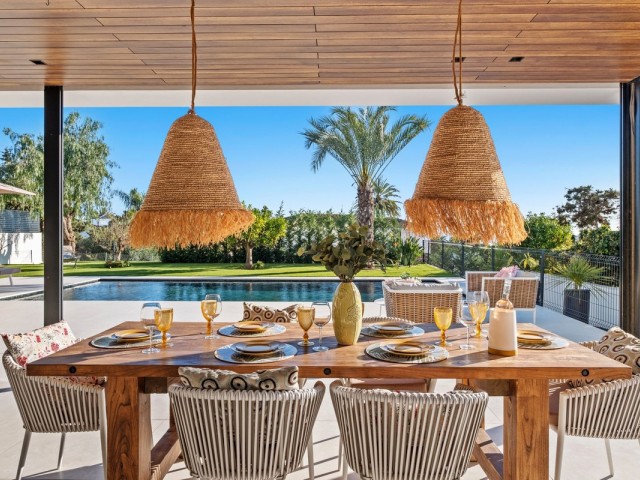 4 Bedrooms Villa in Marbesa