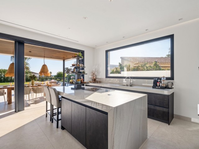 4 Bedrooms Villa in Marbesa