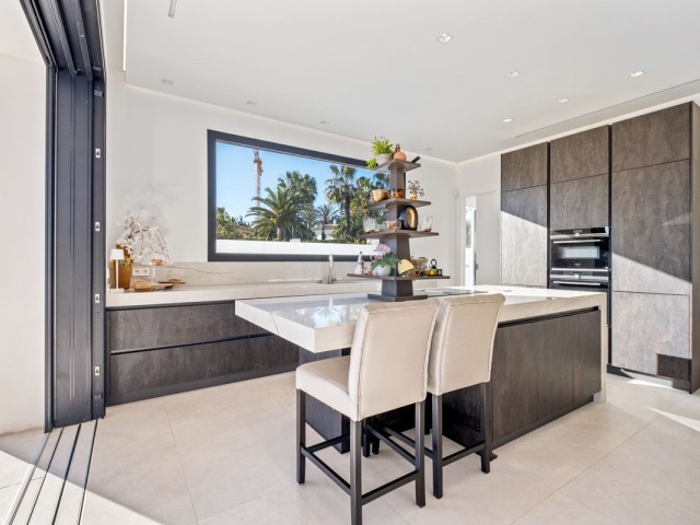 4 Bedrooms Villa in Marbesa