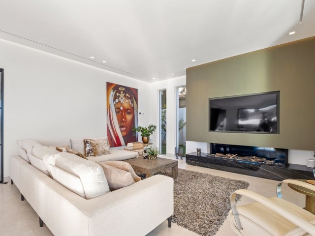 4 Bedrooms Villa in Marbesa