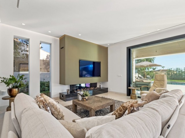 4 Bedrooms Villa in Marbesa