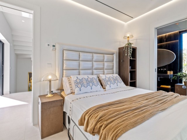 4 Bedrooms Villa in Marbesa