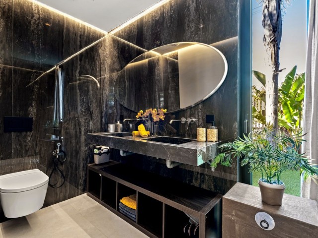 4 Bedrooms Villa in Marbesa