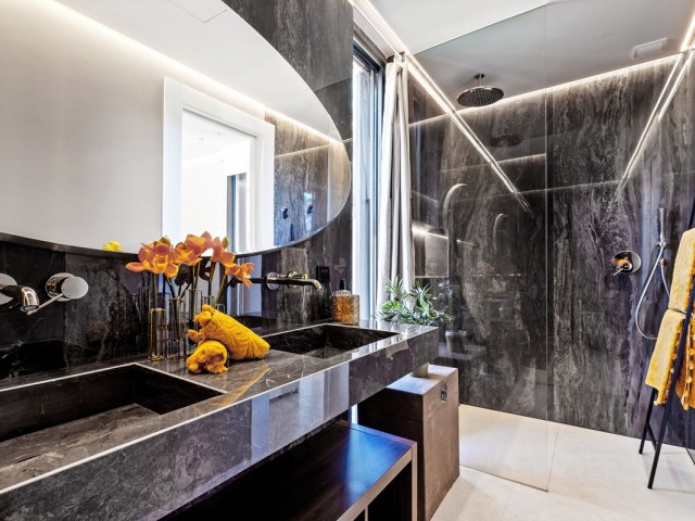 4 Bedrooms Villa in Marbesa