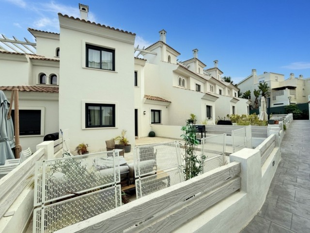 3 Bedrooms Townhouse in New Golden Mile