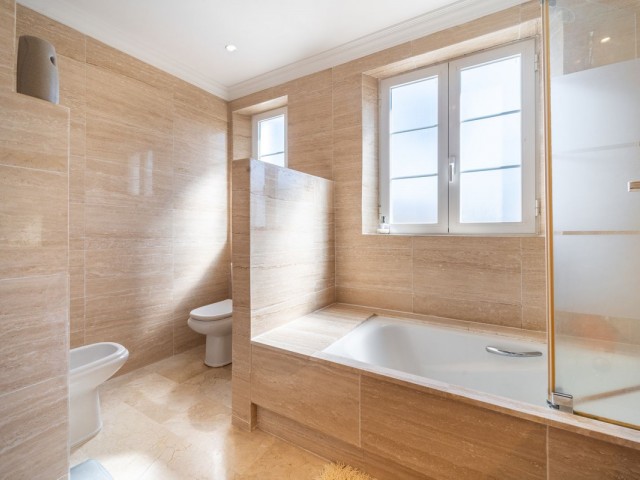 3 Bedrooms Villa in Elviria