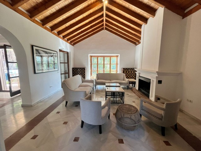 Villa con 5 Dormitorios  en Guadalmina Alta