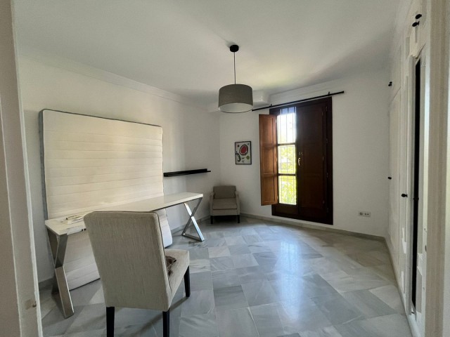 Villa con 5 Dormitorios  en Guadalmina Alta