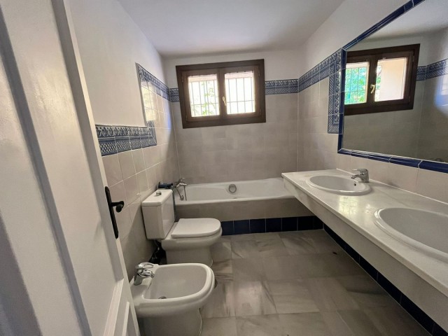 Villa con 5 Dormitorios  en Guadalmina Alta