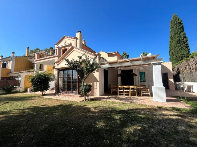 Villa con 5 Dormitorios  en Guadalmina Alta
